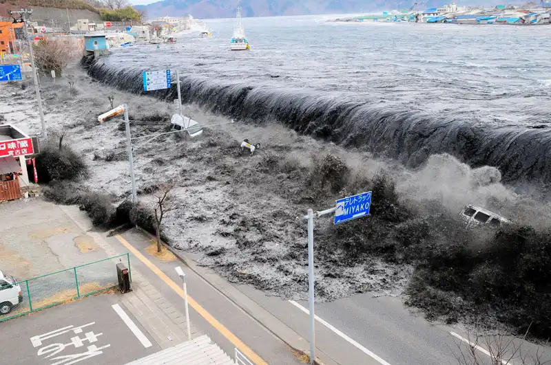 Tsunami Nedir? Tsunami Neden Olur?